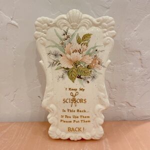 Vintage Ornate Floral Ceramic Pottery Wall Hanging Scissor Holder w Gold Writing